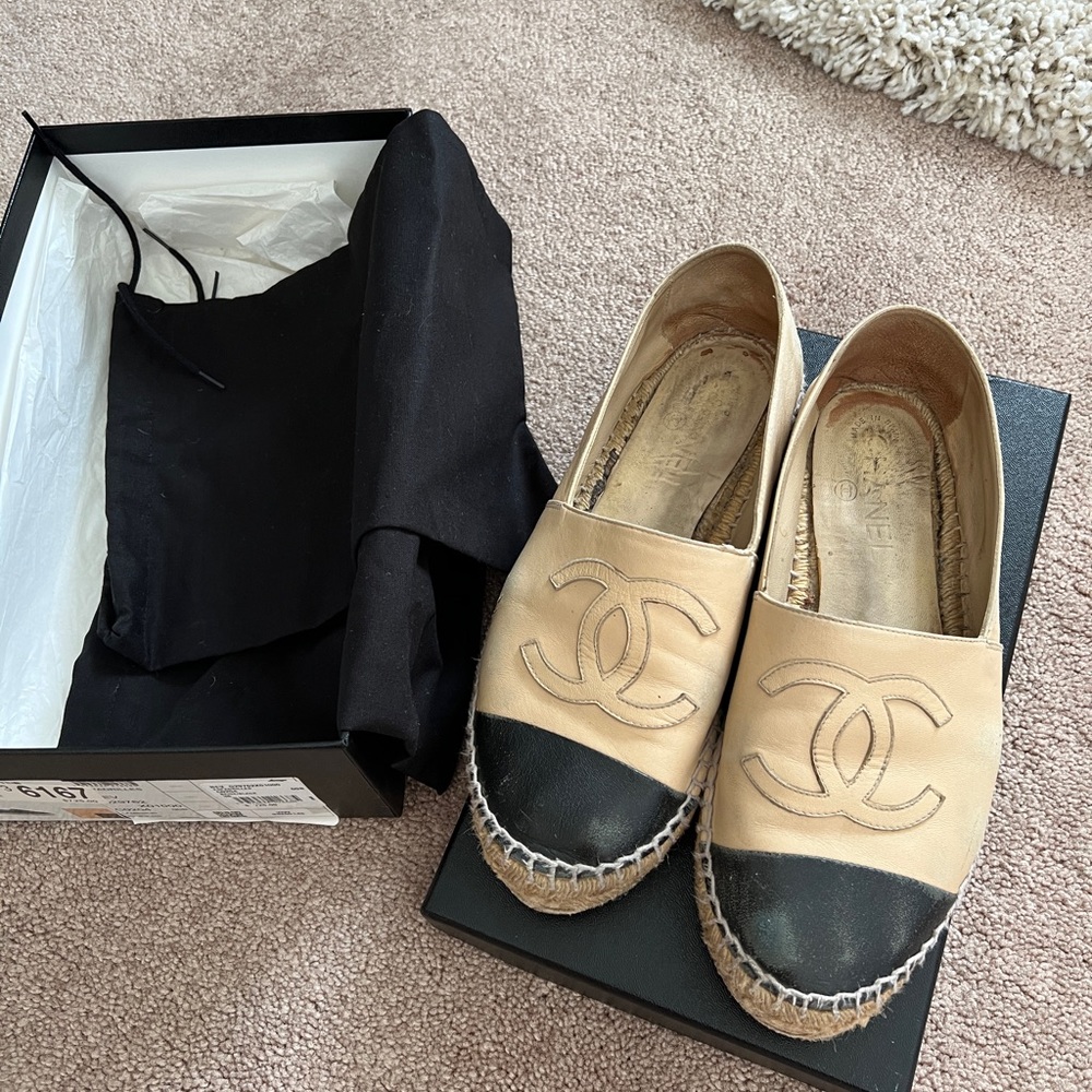 Chanel ESPADRILLES
Lambskin beige and black